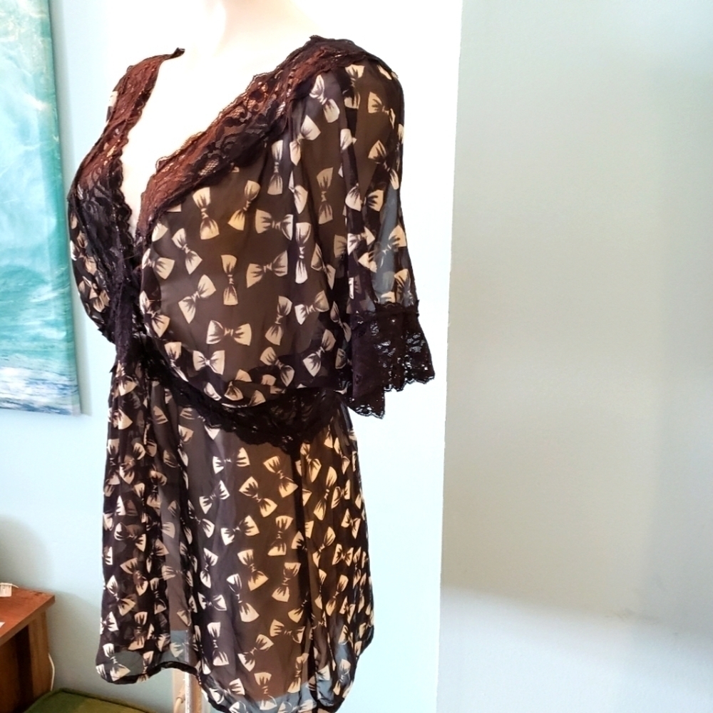 BLACK AND WHITE KAFTAN TOP WITH LACE DETAIL - Picture 2 of 7